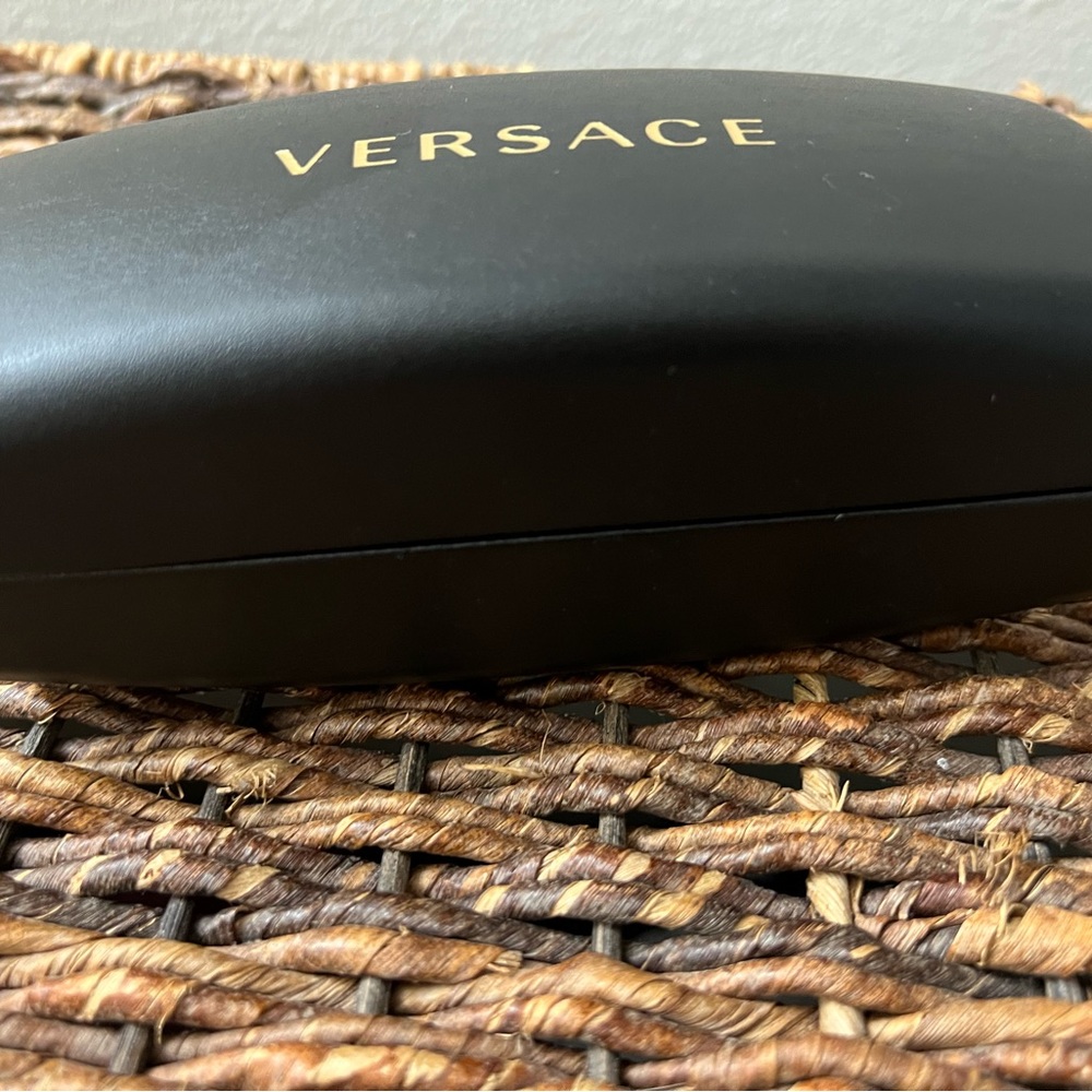 Versace Sunglass Case. I lost the sunglasses                  a9